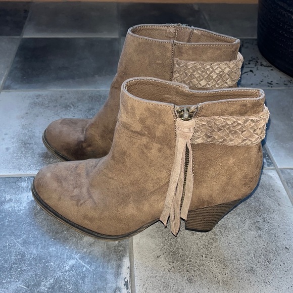 Woman’s Booties - Picture 1 of 4